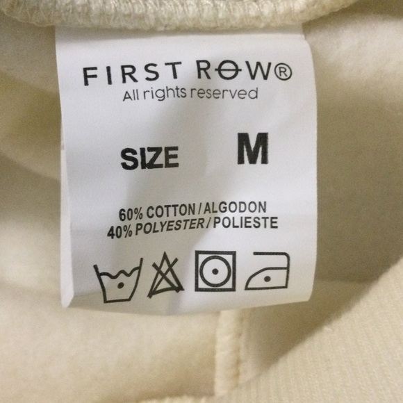 First Row Women’s Graphic Fleece Cream Shorts Size M - Picture 4 of 6